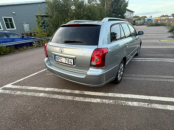 Toyota Avensis 3 of 10