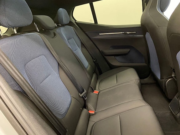 Volvo EX30 6 of 17