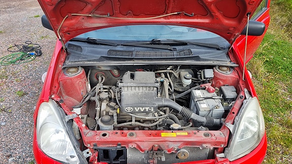 Toyota Yaris 11 of 13