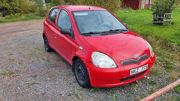 Toyota Yaris 3 of 13
