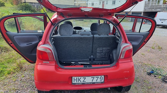 Toyota Yaris 12 of 13
