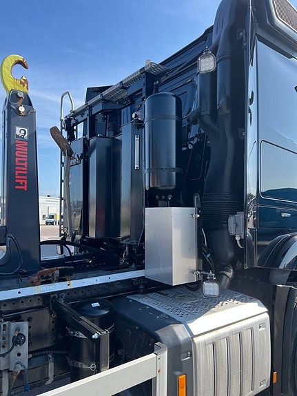 Mercedes Arocs 3251 Tridem Lastväxlare, Fullt Plogutrustad 8 of 12