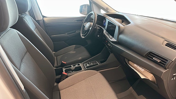 Ford Transit Connect 3 of 9