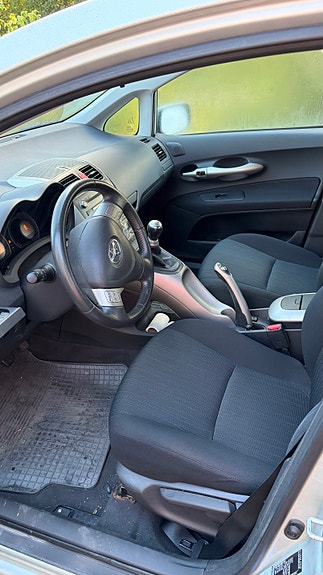 Toyota Auris 4 of 5