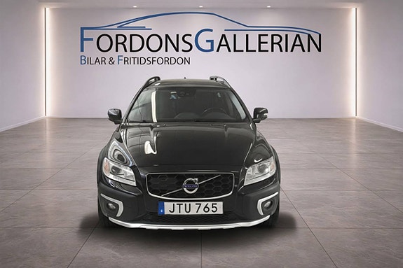 Volvo XC70 2 of 15