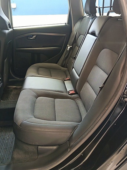 Volvo XC70 8 of 15