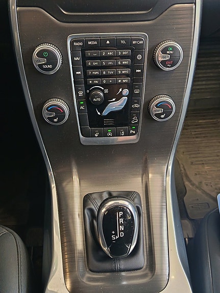 Volvo XC70 13 of 15