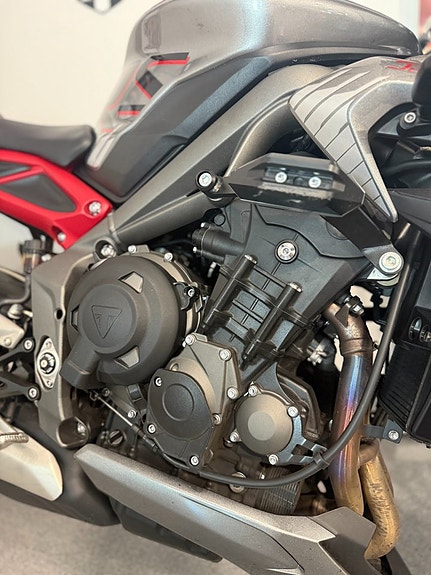 Triumph STREET TRIPLE RS 2 of 3