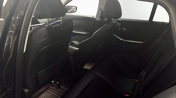 BMW 320 12 of 14