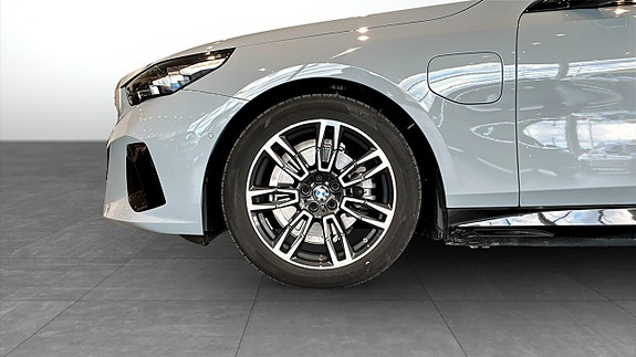 BMW 530e 9 of 9