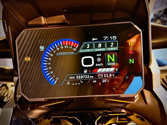 Suzuki V-Strom 1050 DE 12 of 15