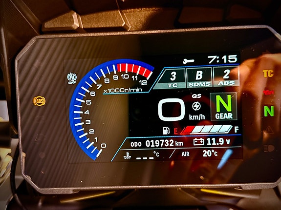 Suzuki V-Strom 1050 DE 13 of 15