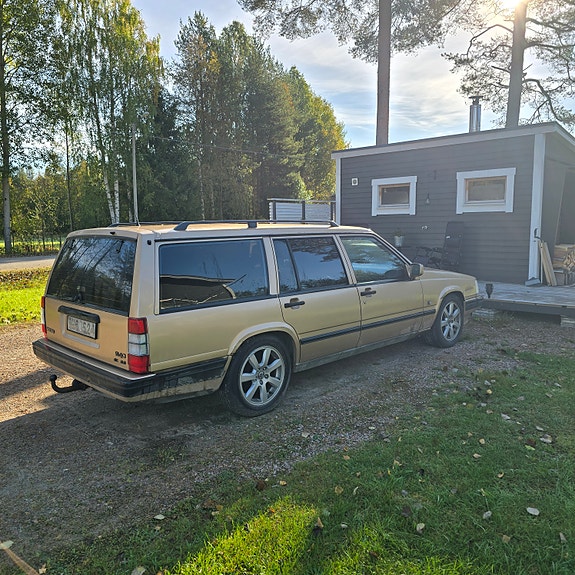 Volvo 940 2 of 3