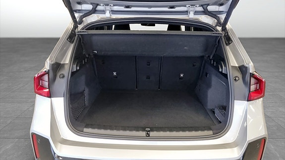 BMW iX1 10 of 12