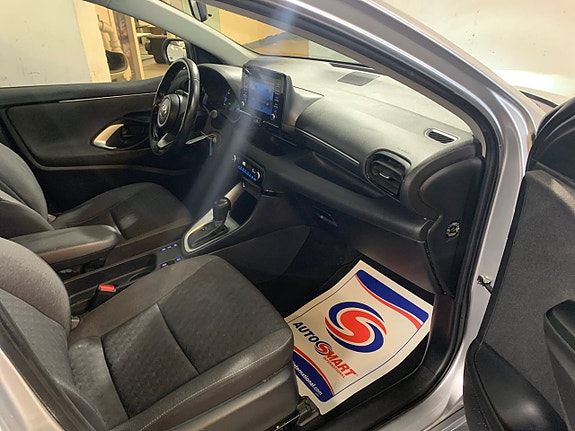 Toyota Yaris 19 of 25
