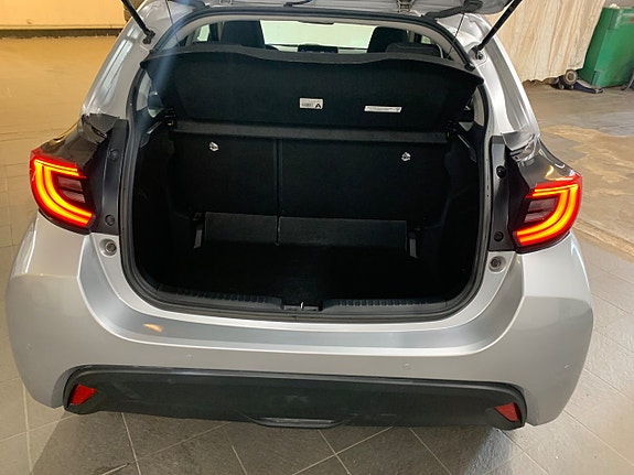 Toyota Yaris 7 of 25