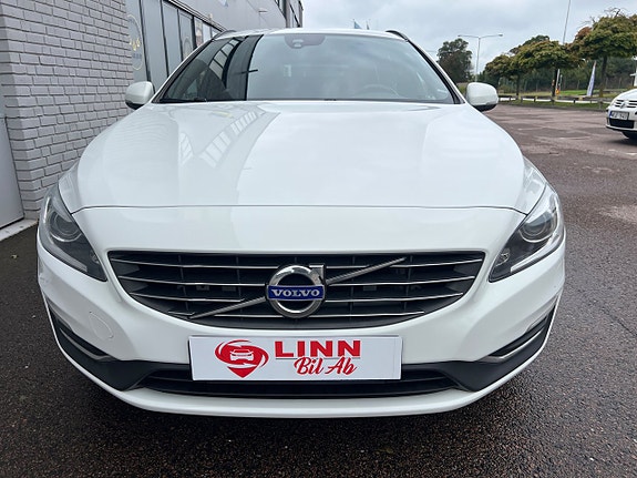 Volvo V60 2 of 15