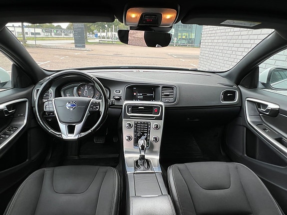 Volvo V60 8 of 15