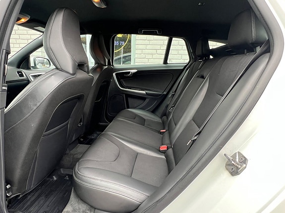 Volvo V60 10 of 15