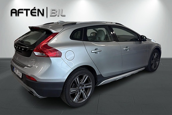 Volvo V40 Cross Country 8 of 19