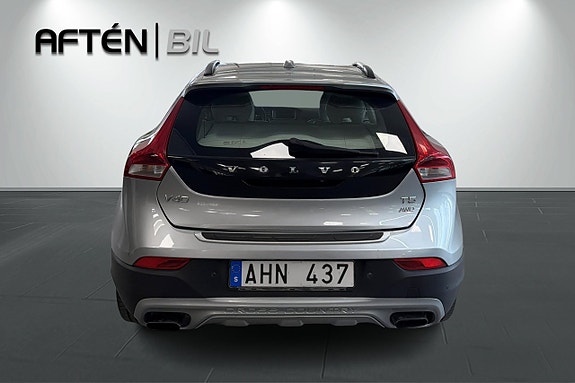 Volvo V40 Cross Country 9 of 19