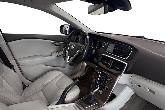 Volvo V40 Cross Country 15 of 19