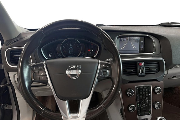 Volvo V40 Cross Country 12 of 19