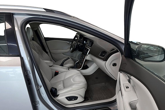 Volvo V40 Cross Country 14 of 19