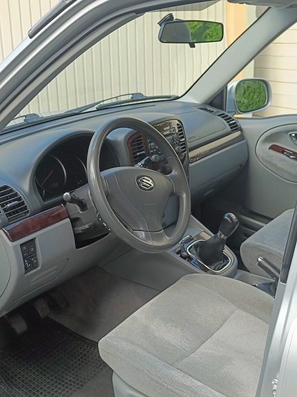 Suzuki Grand Vitara 3 of 4