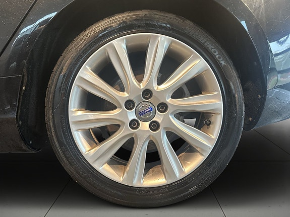 Volvo V40 14 of 18
