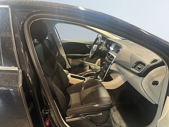 Volvo V40 10 of 18