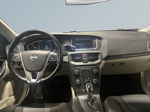 Volvo V40 8 of 18
