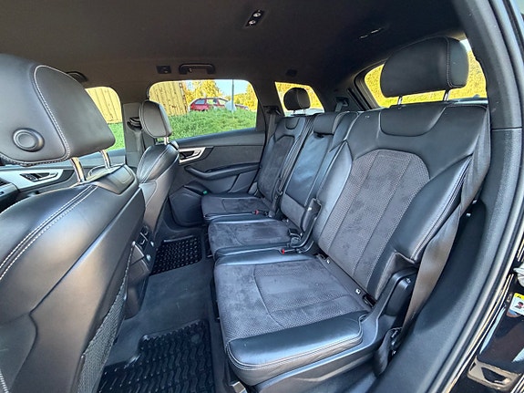 Audi Q7 6 of 8
