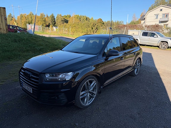 Audi Q7 2 of 8