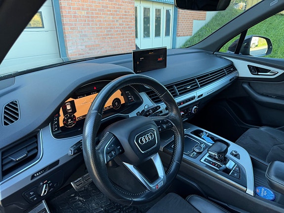 Audi Q7 7 of 8