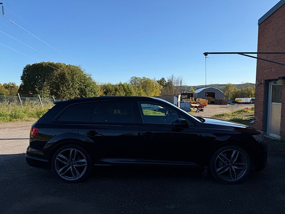 Audi Q7 4 of 8
