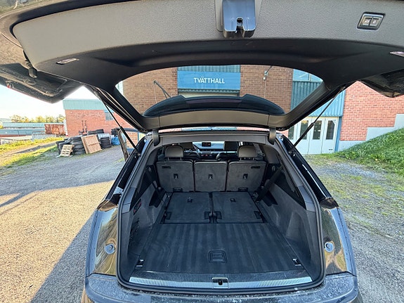 Audi Q7 8 of 8