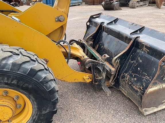 CAT 907 H 2 7 of 8