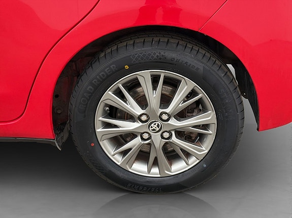 Toyota Yaris 24 of 28