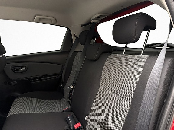 Toyota Yaris 19 of 28