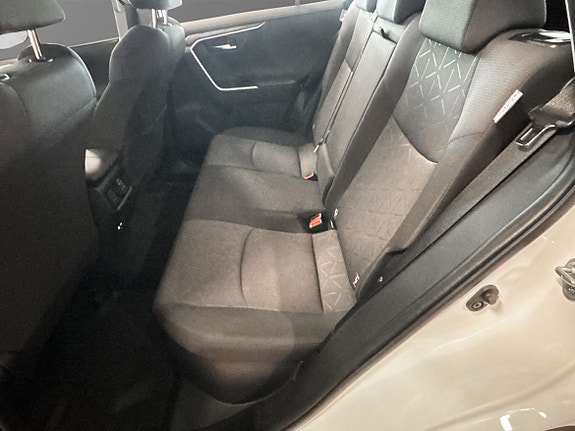Toyota RAV4 9 of 20