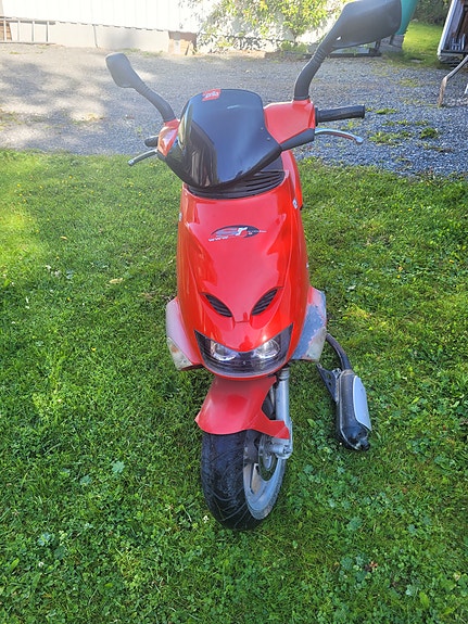 Aprilia Sr50 3 of 4