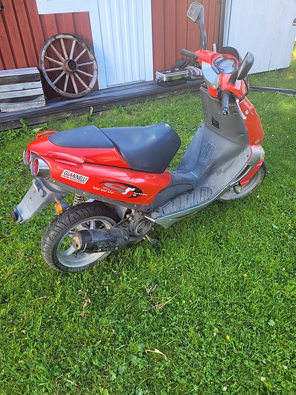 Aprilia Sr50 2 of 4