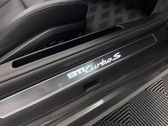 Porsche 911 Turbo S 11 of 25