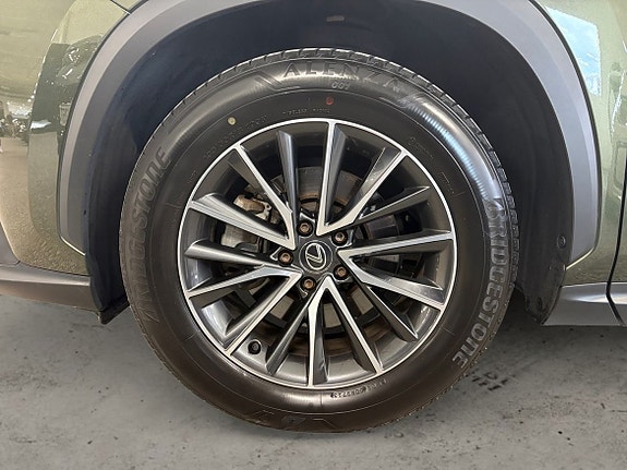 Lexus NX350h 4 of 8