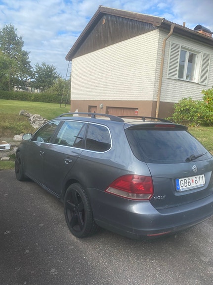 Volkswagen Golf V 2 of 9