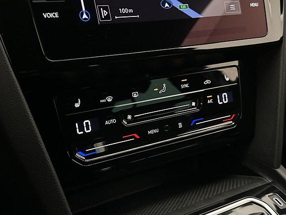 Volkswagen Passat Alltrack 19 of 30