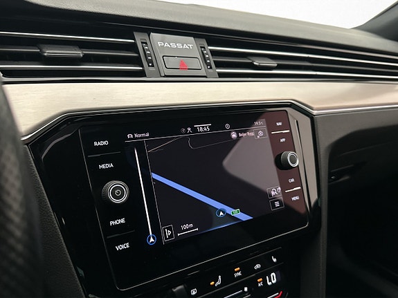 Volkswagen Passat Alltrack 18 of 30