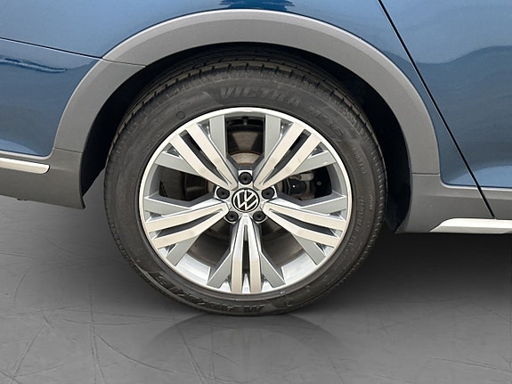 Volkswagen Passat Alltrack 29 of 30