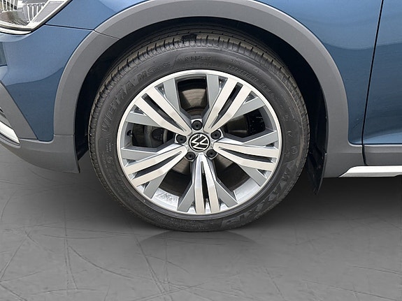 Volkswagen Passat Alltrack 27 of 30
